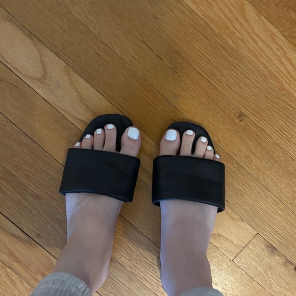 Black slide sandals for women - Picture 4 of 5